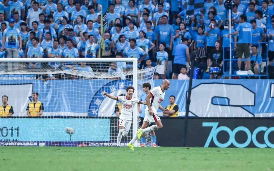 高喊, 的挑衅 高喊, 的挑衅